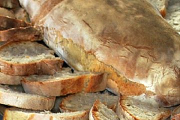 cotto nel tradizionale forno alimentato con legna di castagno